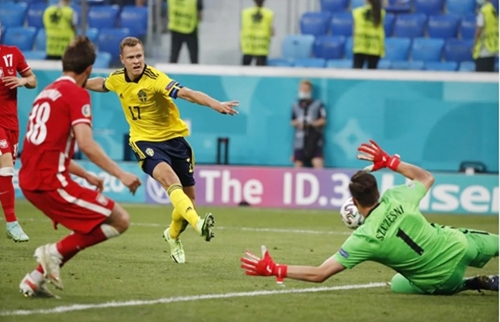 Những pha bóng đẹp trận Thụy Điển - Ba Lan
